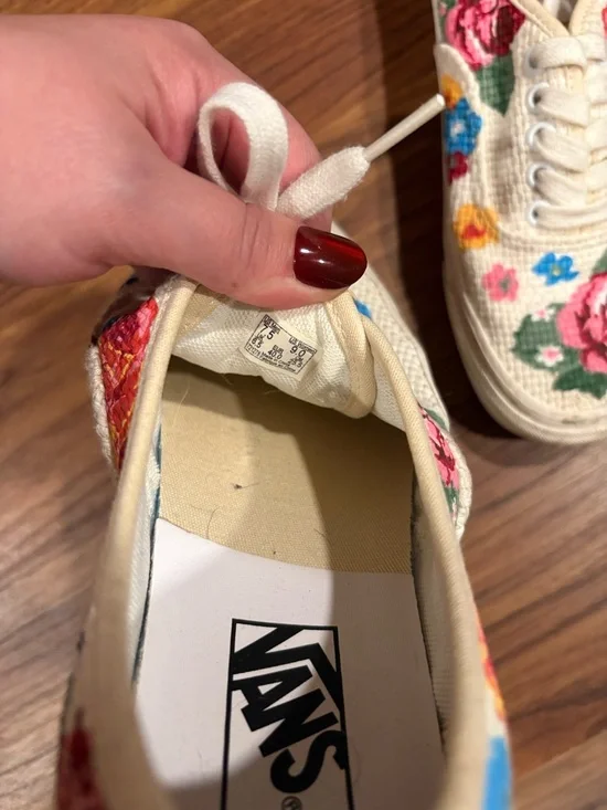 Vans Women's Cream Canvas Sneakers with Multicolor Floral Embroidery - Picture 3 of 4